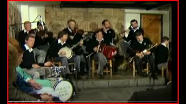 The Thatch Ceili Band with my Uncle Michael Drumming Reels: The Banks of the Ilen / Cronin's смотреть онлайн