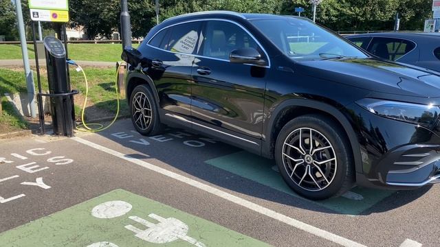 Living with an EQA from Mercedes-EQ | 2021 EQA 250 extended test drive and review in 4K смотреть онлайн
