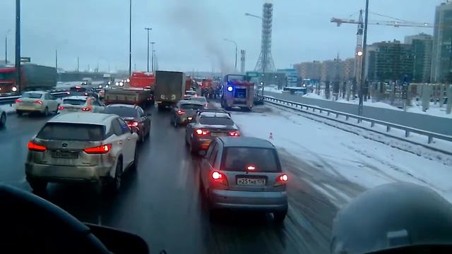Сгоревшая машина ЭКЗИСТ на КАД в Питере смотреть онлайн
