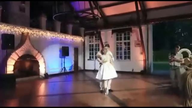 Красивый свадебный танец с эффектными поддержками! За двенадцать занятий. смотреть онлайн