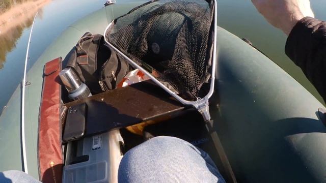 ЖИРНЫЕ ОКУНИ ТОПЯТ КРУЖКИ И ГНУТ В ДУГУ УЛЬТРАЛАЙТ (Ловля на кружки) смотреть онлайн