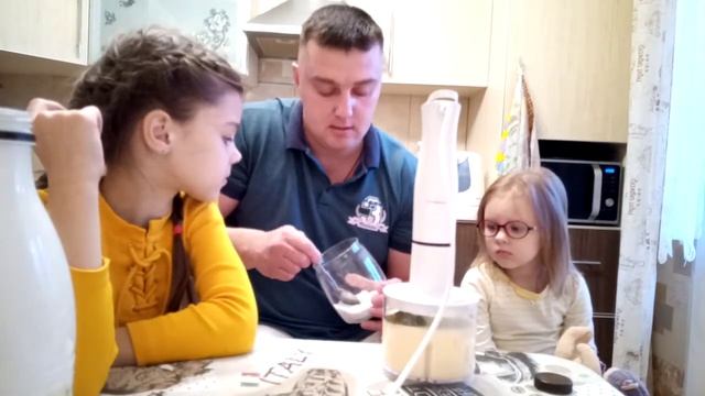 Пробуем с дочками готовить соус для шавермы, экспромт))) смотреть онлайн