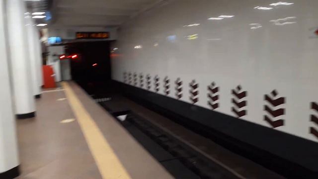 Metro station Sviatoshin in Kyiv, Ukraine - Станция метро Святошин в г.Киев, Украина смотреть онлайн