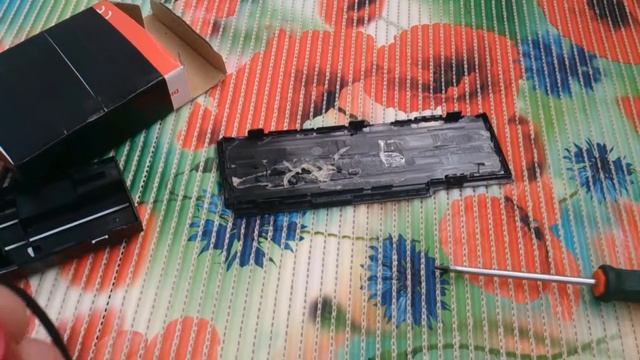 Как разобрать аккумулятор ноутбука и извлечь батареи 18650?. 2 часть смотреть онлайн