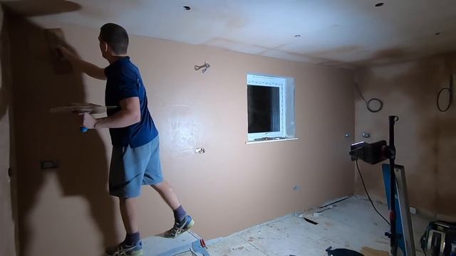 Plastering A Wall For Beginners | FULL PROCESS FROM START TO FINISH! смотреть онлайн
