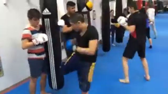 Adam Kraft Schulkinder im Alex Sportcentrum смотреть онлайн