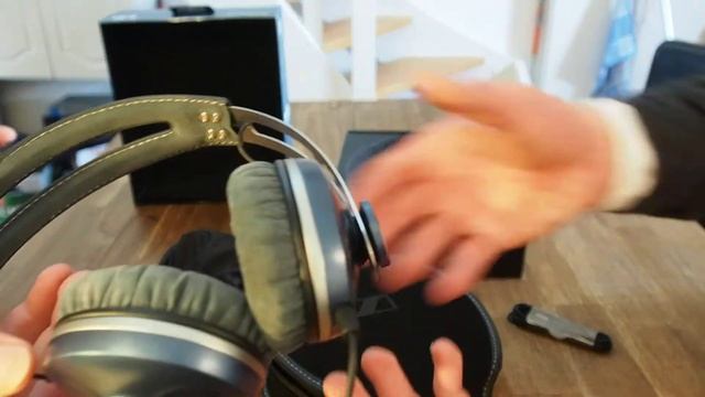 Unboxing Sennheiser Momentum On-Ear Headphones смотреть онлайн