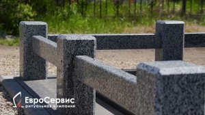 Мемориальный гранитный комплекс с памятником из черного гранита