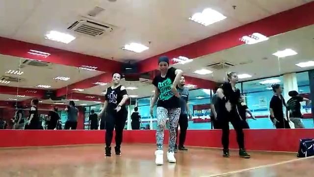 Zin Ayu....Class Zumba Fitness at Studio UTC смотреть онлайн