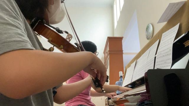 Howl's Moving Castle - Merry Go Round of Life - Joe Hisaishi (Pianist: Thalia, Violinist: Cecilia) смотреть онлайн