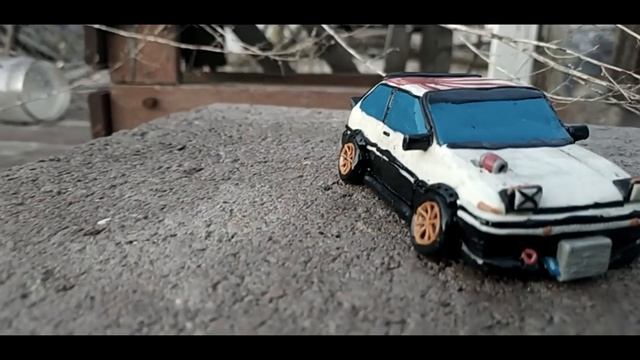 сделал из пластилина Toyota Corolla AE86 (дрифт корч)