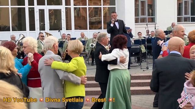 По шарманке и танцполу! On the barrel organ and the dance floor! смотреть онлайн