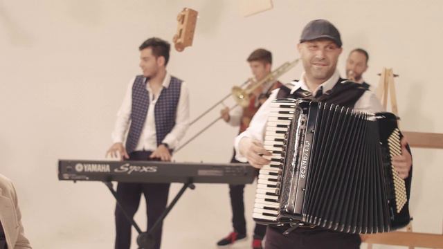 Martin Lubenov Orkestar - Shudro Pani смотреть онлайн