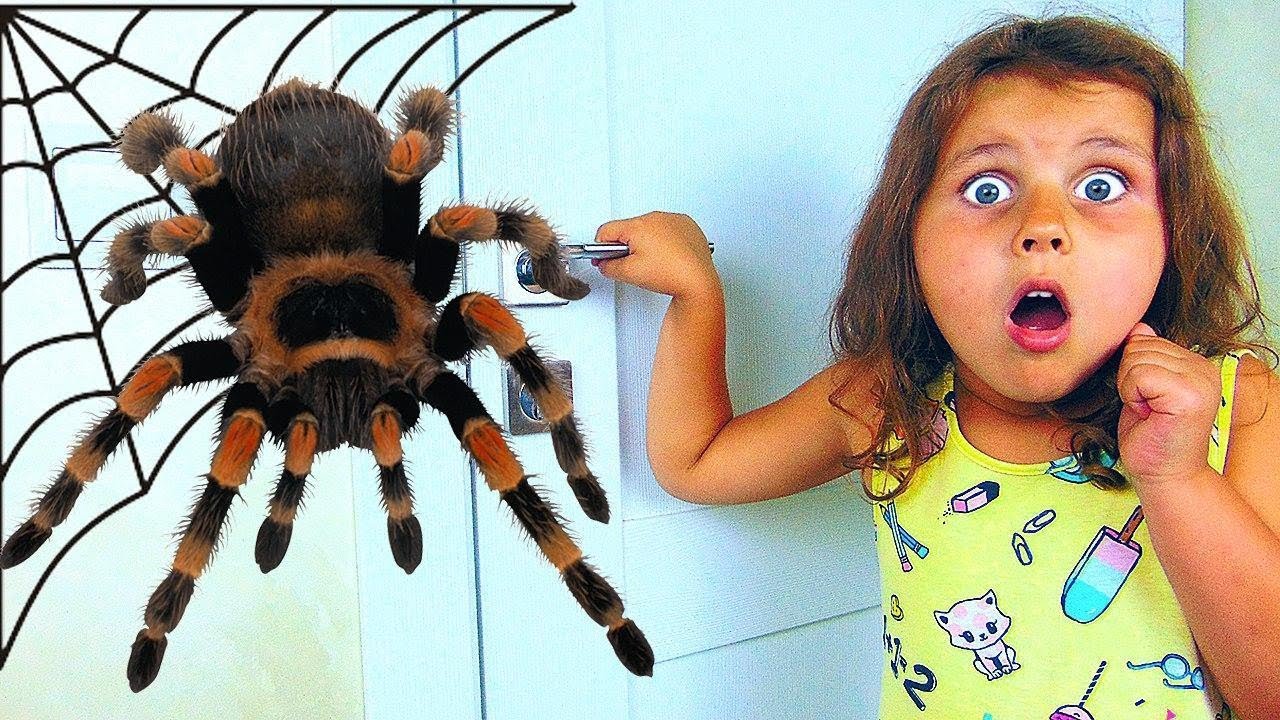 Милана и папа - история про скелета и паука смотреть онлайн