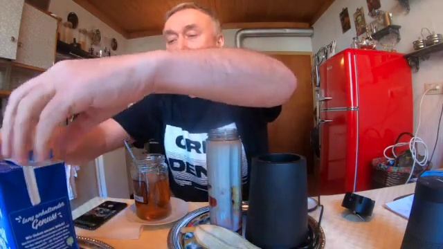 Смузи с клубникой и с бананом смотреть онлайн