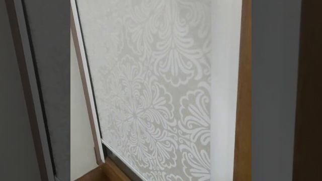 Рулонные шторы кассетные УНИ 1 (Uni 1) с направляющими на пластиковые окна и двери в Геленджике. смотреть онлайн