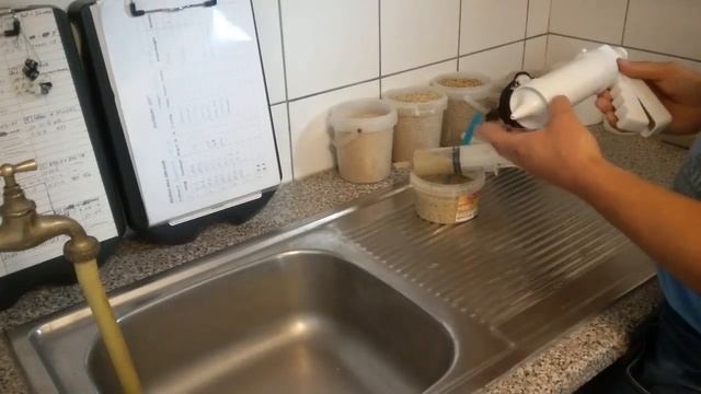 Искутвеное выкармливание голубей смотреть онлайн