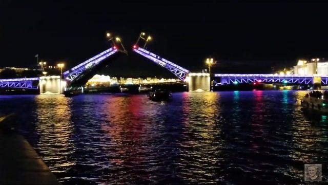 Санкт-Петербург. Развод мостов. Дворцовый мост. Raising Draw of bridges. Sankt Petersburg. смотреть онлайн