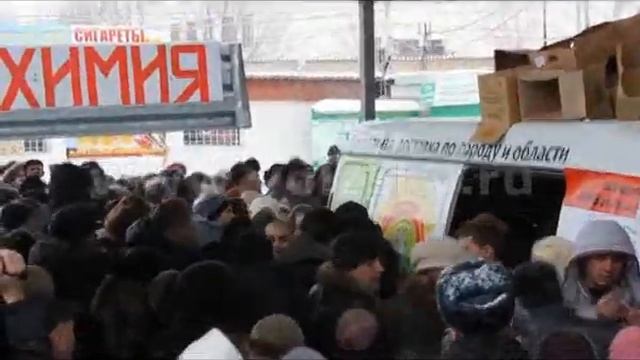 МММ раздаёт еду в Волжском (Волгоградской обл.)