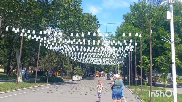 АНАПА. 12 июня 2023 г. Прогулка по центру города в День России. Улица Горького. Театральная площадь