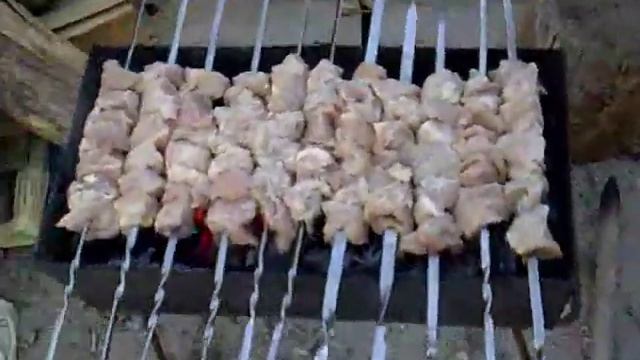 Приготовление шашлыка на мангале смотреть онлайн