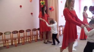 Танец с мамами в детском саду