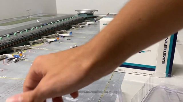 JC Wings Eastern Airlines Boeing 767-300 1:400 Scale Silent Unboxing (FIRST ON ON YOUTUBE!) смотреть онлайн