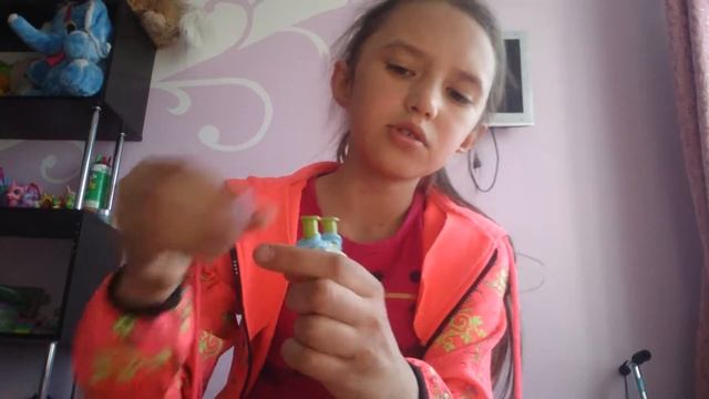 Плетение из ризинок на рогатке! Брелок перо! Видео урок смотреть онлайн