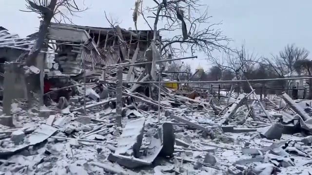 Сумы, жилые дома после авиаудара смотреть онлайн