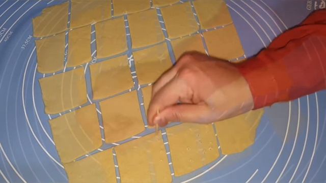 Крекеры дома. Очень вкусные и хрустящие крекеры. смотреть онлайн