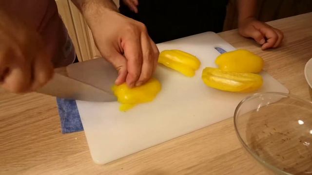 Вкуснейший салат из говяжий вырезки! В_Кустах - Готовим вместе #006 смотреть онлайн