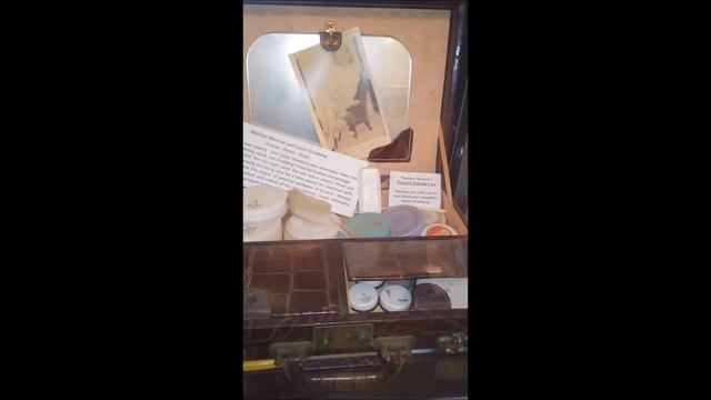 Marilyn Monroe's Make Up Collection - Max Factor Museum смотреть онлайн
