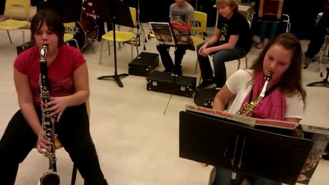 Alto Sax and Bass Clarinet Duet - Jolly Old Saint Nicholas смотреть онлайн