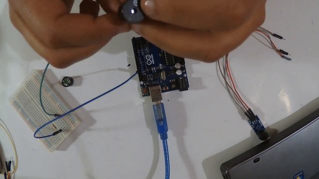 How to use Buzzer / Piezo - speaker with Arduino + Star Wars theme смотреть онлайн