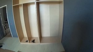 Пошаговая инструкция по сборке платяного шкафа.