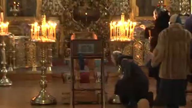 В Сергиево-Казанском соборе службу провел Митрополит Курский и Рыльский Герман смотреть онлайн