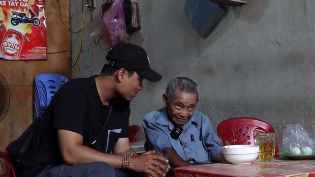 Cụ Ông 83 Tuổi Đãi Nhân Gà Bữa Nhậu, Thân Phận Ít Ai Biết смотреть онлайн
