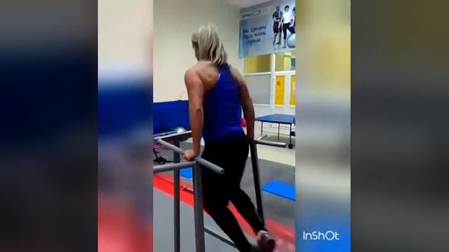 Отжимания на брусьях от тренера Анны Батыркиной смотреть онлайн