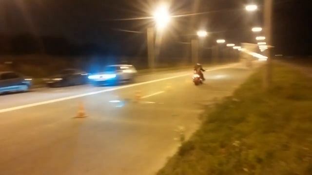 Honda X4 vs V rod смотреть онлайн