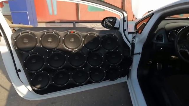 Громкий фронт по кавказски. Полмиллиона рублей на музыку в Opel из Нальчика. смотреть онлайн