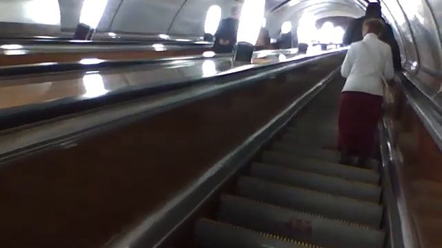 метро Тургеневская переход на Чистые пруды через верх, правой эскалатор смотреть онлайн