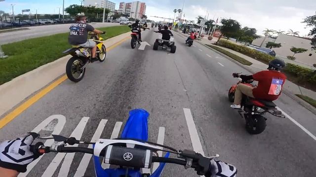 1000+ MOTORCYCLES TAKE OVER MIAMI! | BROWARD ON TOP RIDEOUT ON YZ125 смотреть онлайн