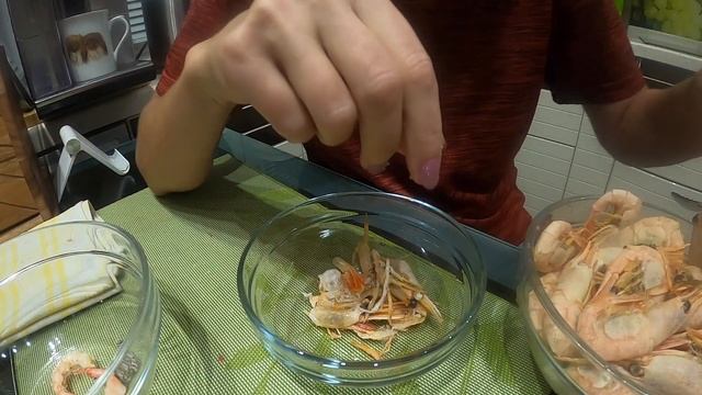 Салатик с креветками грейпфрутом и помидорками HD 1080p смотреть онлайн