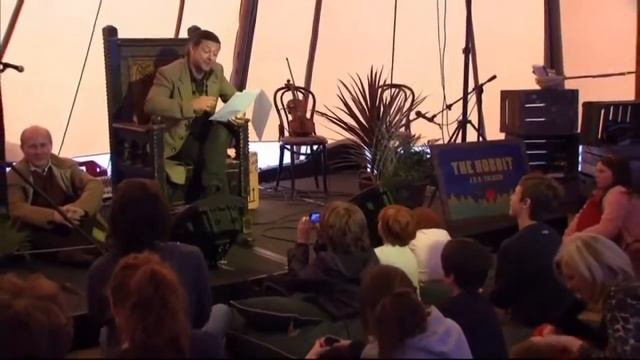 Энди Серкис голосом Голлума читает отрывок из Властелин КолецAndy Serkis reads The Hobbit as Gollum смотреть онлайн