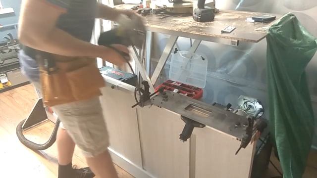 Шаблон для врезки сразу двух петель с пылеудалением. Установка дверей Волгоград. смотреть онлайн