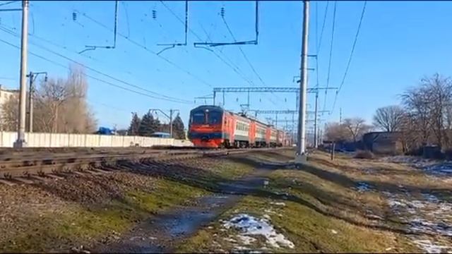ЭД9М-0230 сообщением Минеральные воды-Краснодар отправляется со ст.Мин-Воды и приветливая бригада. смотреть онлайн