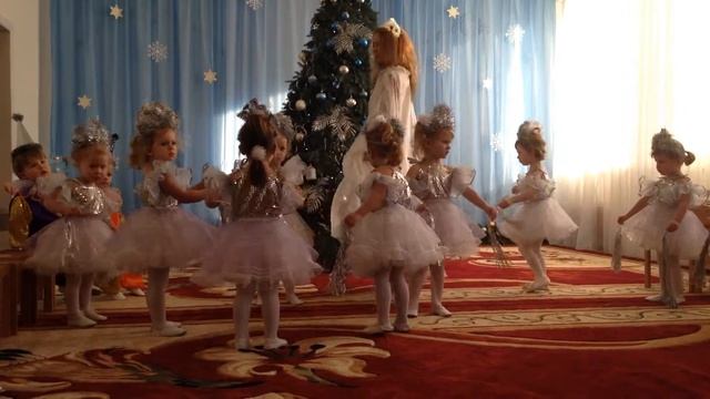 Милана НГ 2014-2015 танец снежинок смотреть онлайн