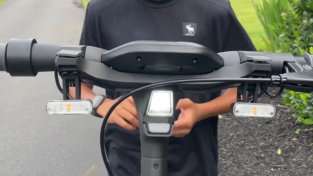 Segway P65 scooter review! Going over the design, lighting, features, and Segway-Ninebot app! смотреть онлайн