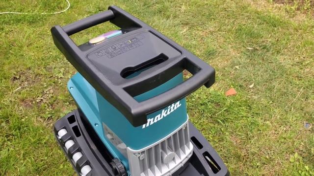 Нужен ли в хозяйстве измельчитель веток? Измельчитель Makita UD2500. Честный тест-драйв смотреть онлайн