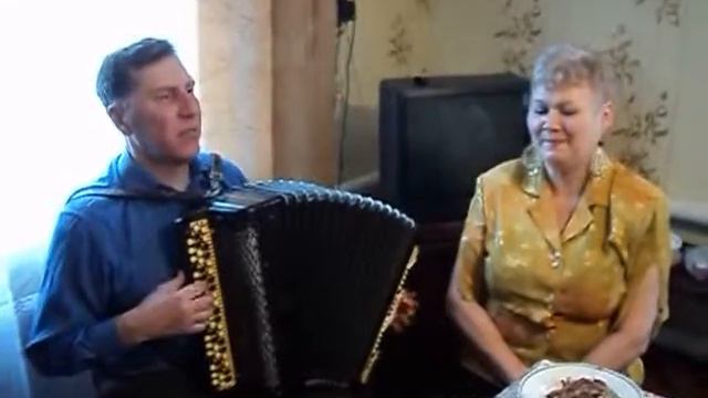 Песня под баян - "Над Кубанью солнце опускалось" (исполняют Муравьёвы Юрий и Ольга) смотреть онлайн